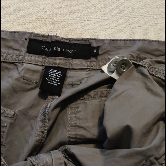 Calvin Klein Jeans cargo style shorts - Picture 4 of 5